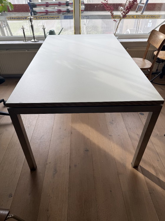 Image 1 of Robuster, handgefertigter Tisch