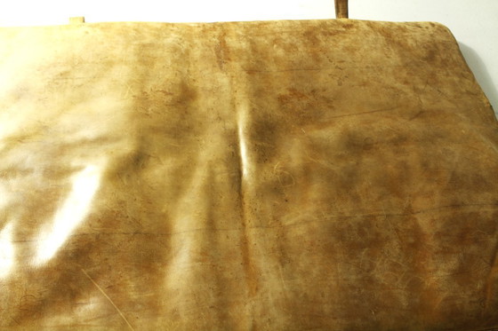 Image 1 of Colchoneta de gimnasio de cuero, década de 1930 III