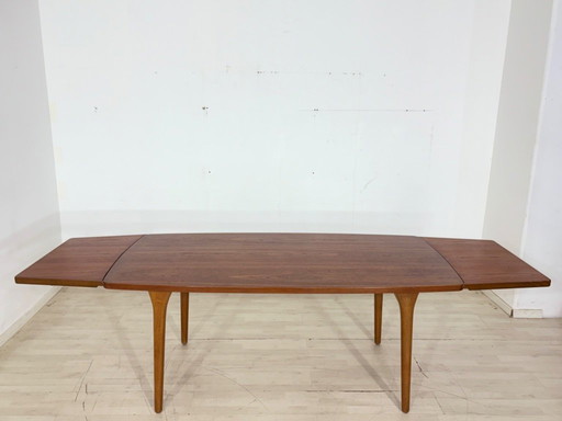Magnifique table de salle à manger vintage design signée Henry Kjærnulf pour Bruno Hansen