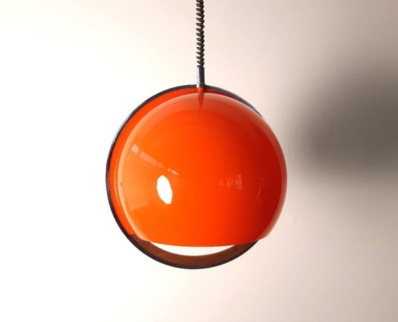 Image 1 of Oranje plexiglazen vintage hanglamp met trekpendel en handvat van chroom en hout, 70s lamp