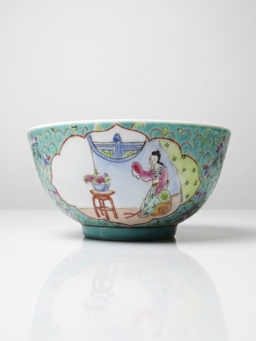 Jingdezhen famille rose fine porcelain Chinese bowl, decorated with ladies, 1960s