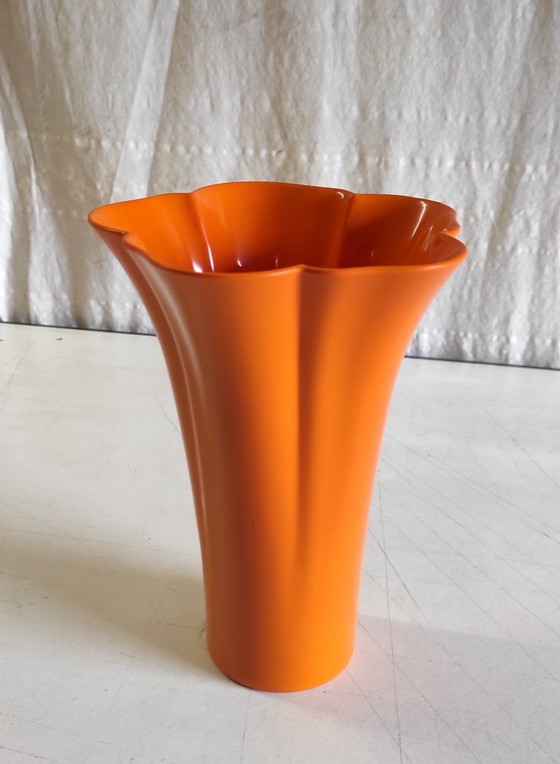 Image 1 of Vaso vintage in plastica arancione - metà del XX secolo