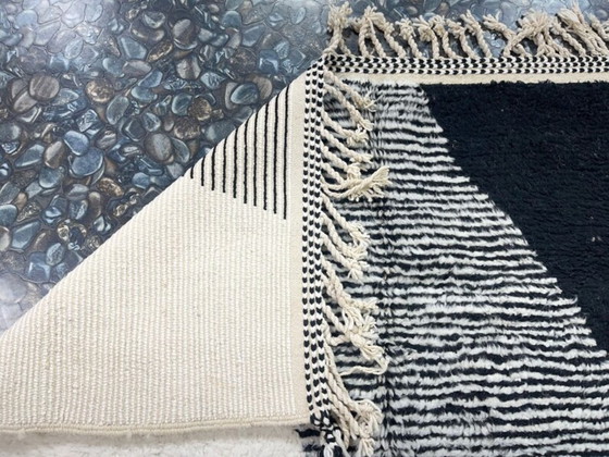 Image 1 of Tapis berbère en laine authentique Zebra 300cmx250cm 