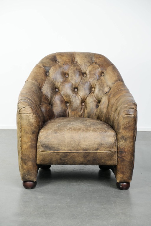 Einzigartiger, stilvoller und bequemer Chesterfield-Clubsessel aus Kuhfell mit einer wunderschönen Farbkombination.
