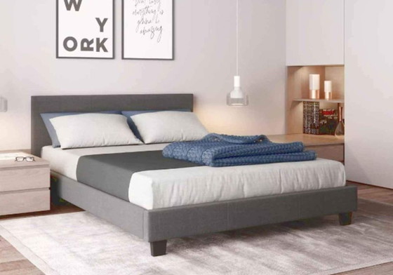 Image 1 of bed met lattenbodem en matras