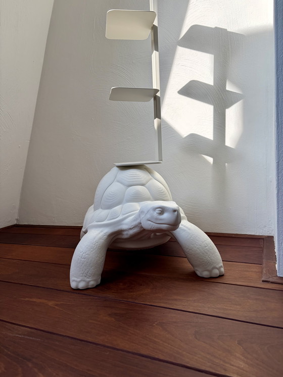 Image 1 of Qeeboo Turtle Draagboekenkast – Wit