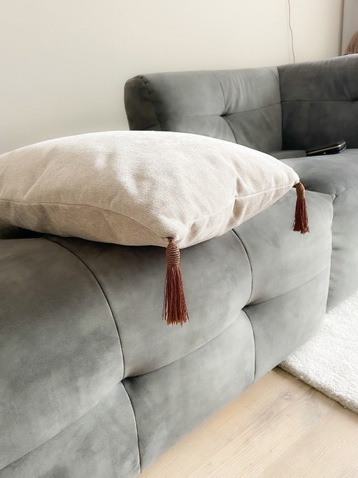 Decorative cushion | handmade | beige | with tassels