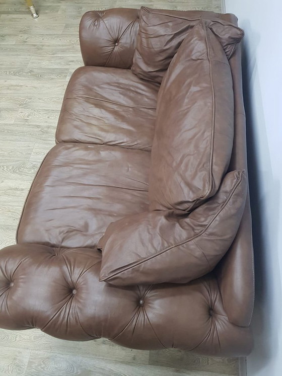 Divano Chesterfield stile Mid-Century in pelle – Sofà, Leather, Mid Century Modern (photo 9 of 22)