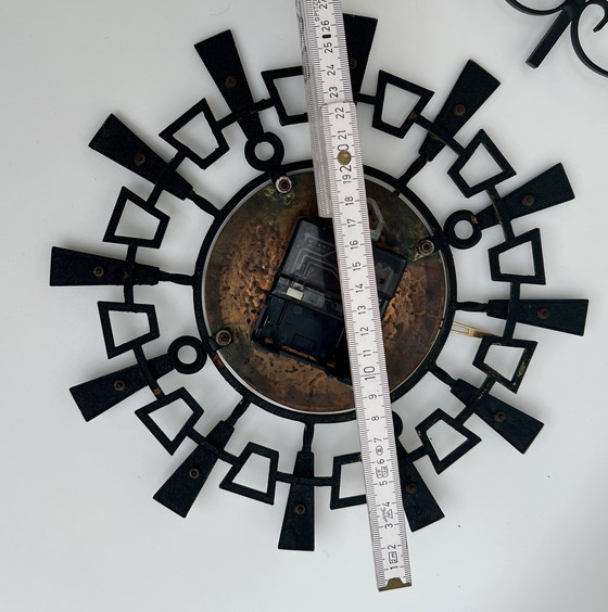 Image 1 of Due orologi da parete vintage – in ferro battuto / design di metà secolo – Diehl e orologio in rame fatto a mano