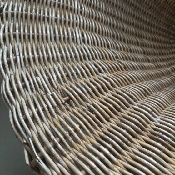 Image 1 of Fauteuil lounge, structure en métal noir, panier en rotin, Rohé Noordwolde, années 1950