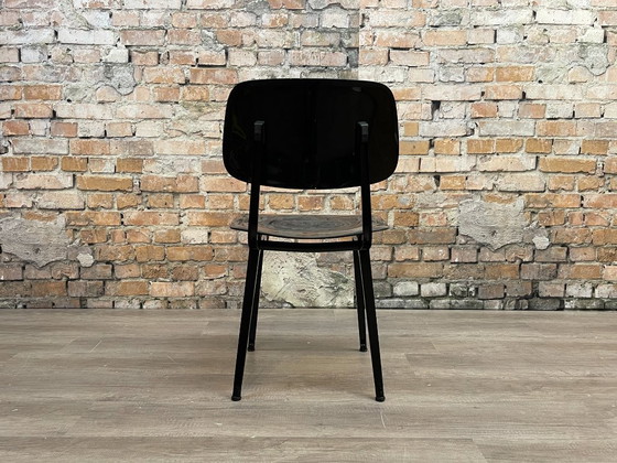 Ahrend Revolt, Black plastic | Friso Kramer, Dining chairs, Metal, Wood, Modern (photo 5 of 15)