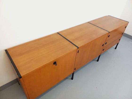 Image 1 of Groot laag vintage modernistisch ARP Minvielle dressoir van Guariche Mortier Motte in essenhout en zwart metaal uit de jaren 60
