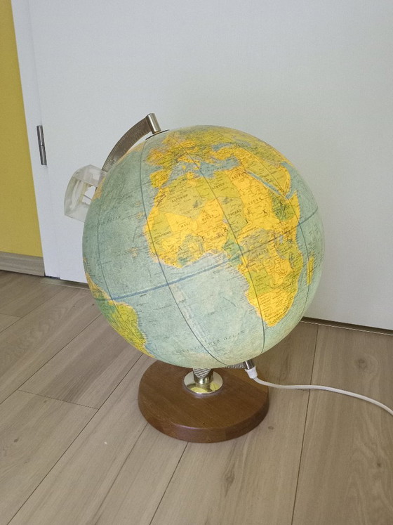 Image 1 of Vintage Scan-Globe Illuminated Globe (1973) – Paper-backed & in excellent condition