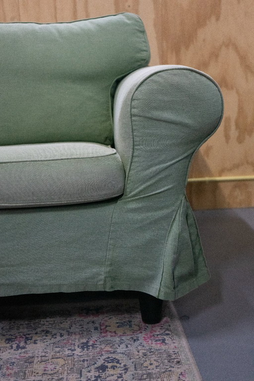 Sofá vintage de tela verde