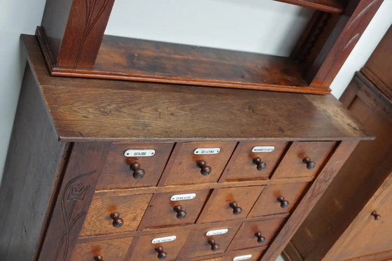 Image 1 of Coppia di vetrine/armadietti da farmacia antichi in rovere olandese in stile Art Nouveau, ca. 1904