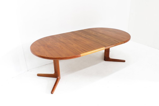 Tavolo da pranzo rotondo allungabile vintage danese in teak degli anni '60.