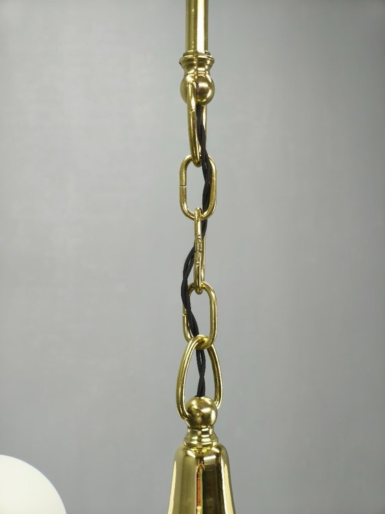 Image 1 of Lámpara de araña checa neobarroca de latón de la década de 1930 con globos de cristal opalino.