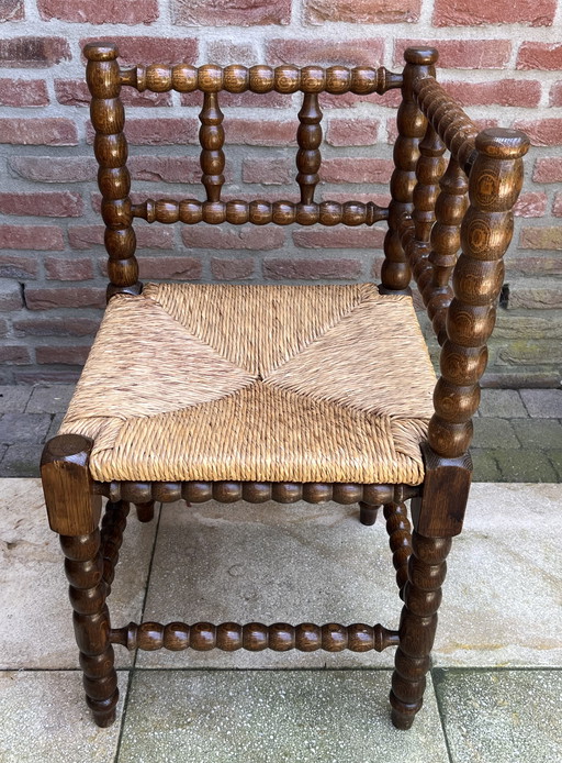 Chaise d'angle Bobbin classique avec cannage raffiné - Rare Beautiful