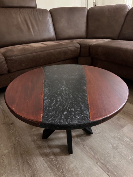 Unieke ronde eiken salontafel met epoxy en stalen poot 65 cm