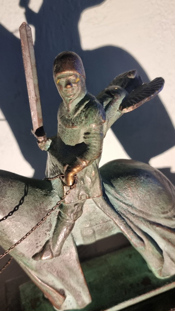 Image 1 of ESTATUA DE BRONCE DE UN CABALLERO MEDIEVAL