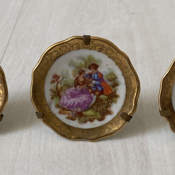 Image 1 of Juego de 3 platos miniatura de 5,5 cm de porcelana de Limoges.