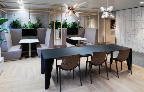 Image 1 of Tavolo in pelle di elefante di dirk van der Kooij