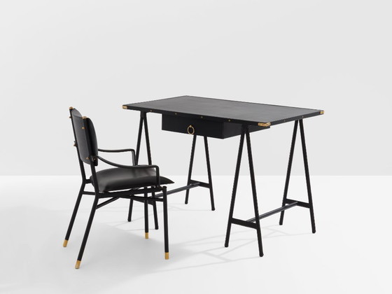 Image 1 of Silla de escritorio Jacques Adnet de latón y cuero cosido a caballete 1950