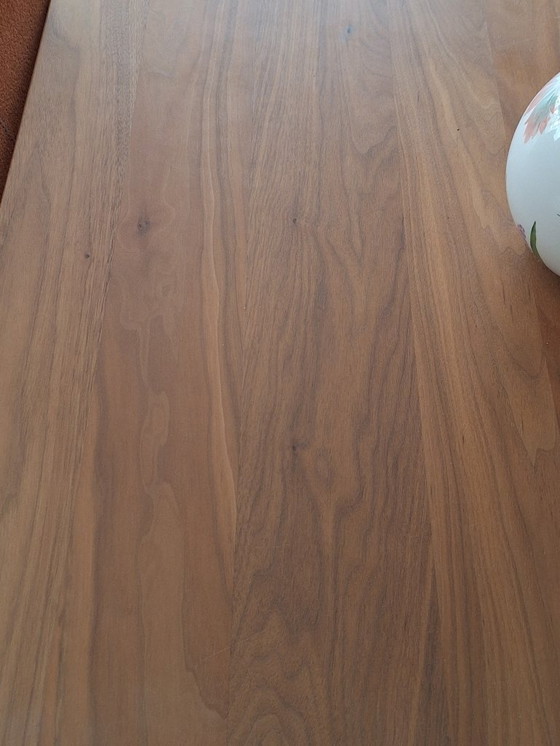 Image 1 of Table de salle à manger en noyer du Nouveau Monde de Bree