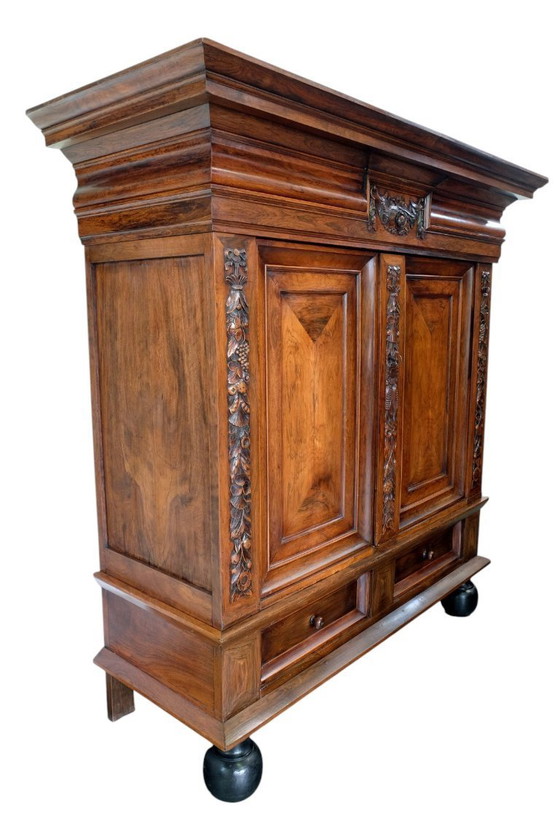 Image 1 of Mobile a viticcio in prezioso palissandro, 1700 circa.