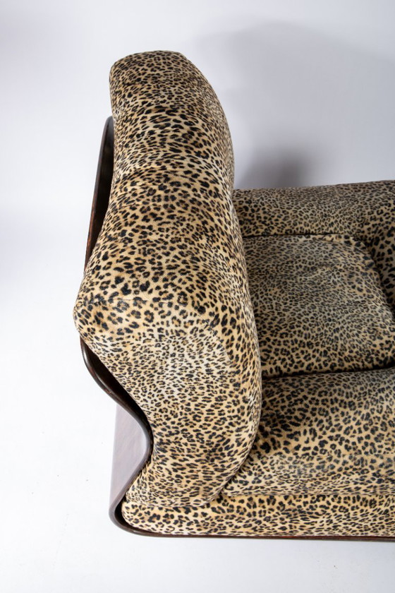 Image 1 of Sedie italiane con struttura in legno e tessuto leopardato, Italia anni '80 (2 disponibili)