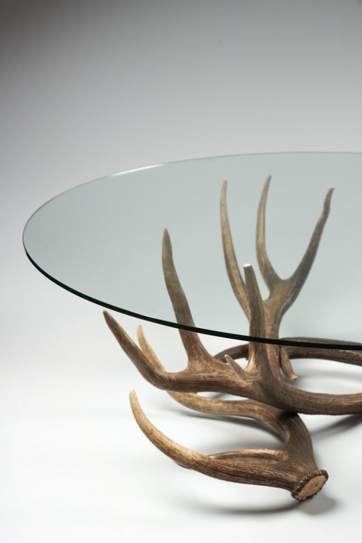 Mesa de centro de cuerno con estante de cristal transparente