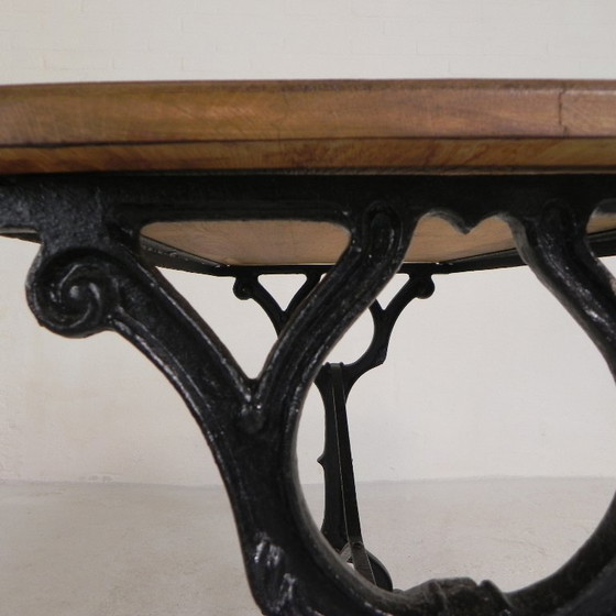 Image 1 of Table de bistrot avec plateau en chêne sur une structure en fonte, années 1930