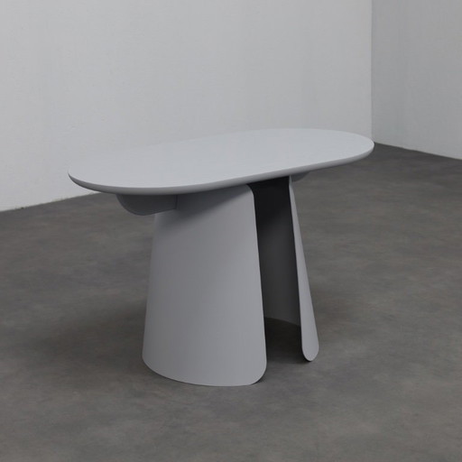 Table d'appoint Totem Pill de Puik Design gris clair