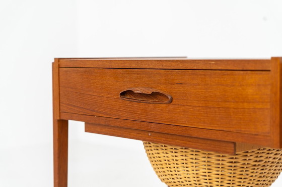 Image 1 of Nähwagen / Beistelltisch aus Teakholz auf Rollen (Dänemark, 1960er Jahre).