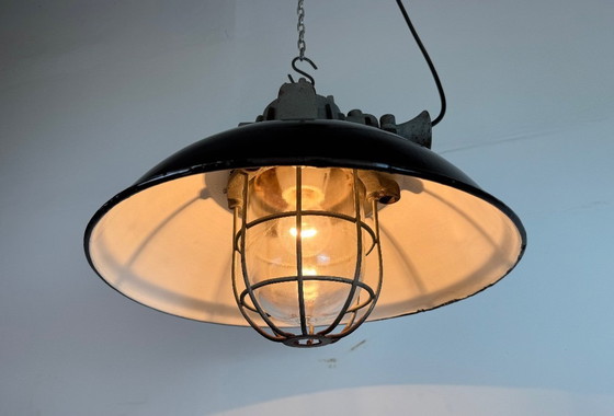 Image 1 of Suspension cage industrielle en émail noir et fonte, années 1960