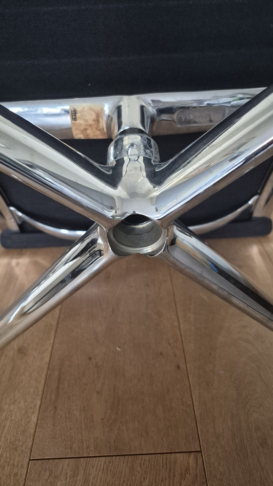 Image 1 of 2 x vitra eames stoelen