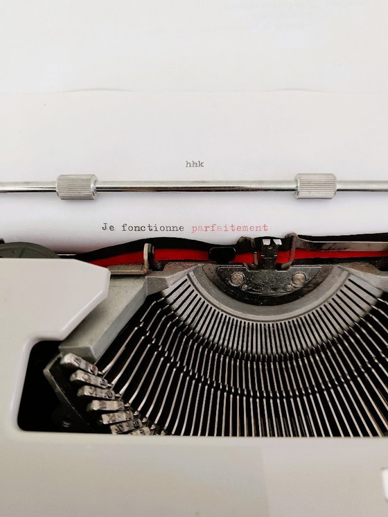 Image 1 of Underwood 310 typemachine, gemaakt in Spanje.