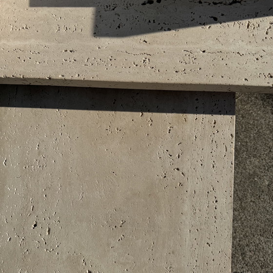 Image 1 of Tableaux Brutalist travertin