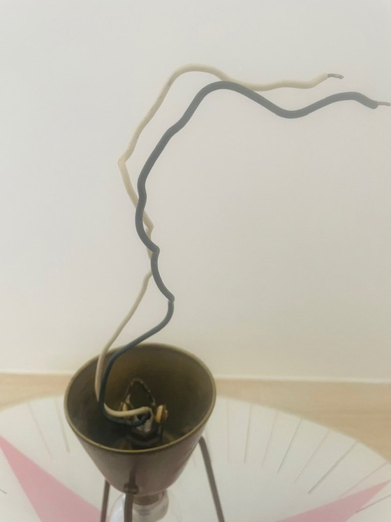 Image 1 of Plafonnier triangulaire en verre et laiton de style Mid-Century