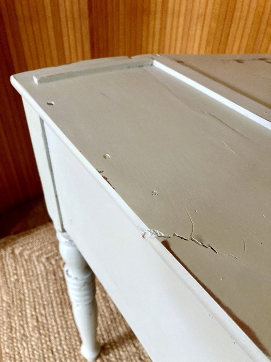 Image 1 of Escritorio antiguo de madera con frente inclinado, frente abatible y patas torneadas