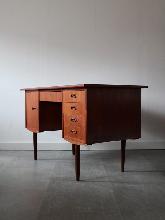 Image 1 of Scrivania danese vintage in teak