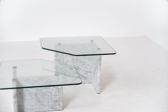 Image 1 of Salontafels van marmer en glas (Italië, jaren 70).