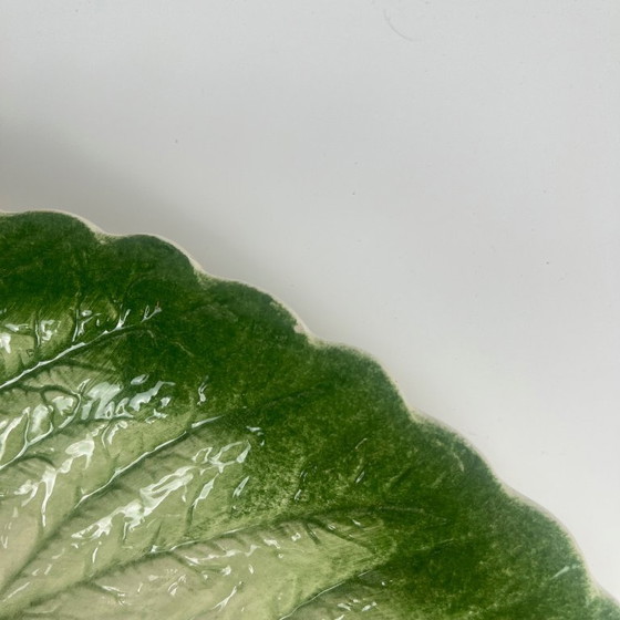 Image 1 of Ciotola/scolapiatti in ceramica a forma di foglia e fragola