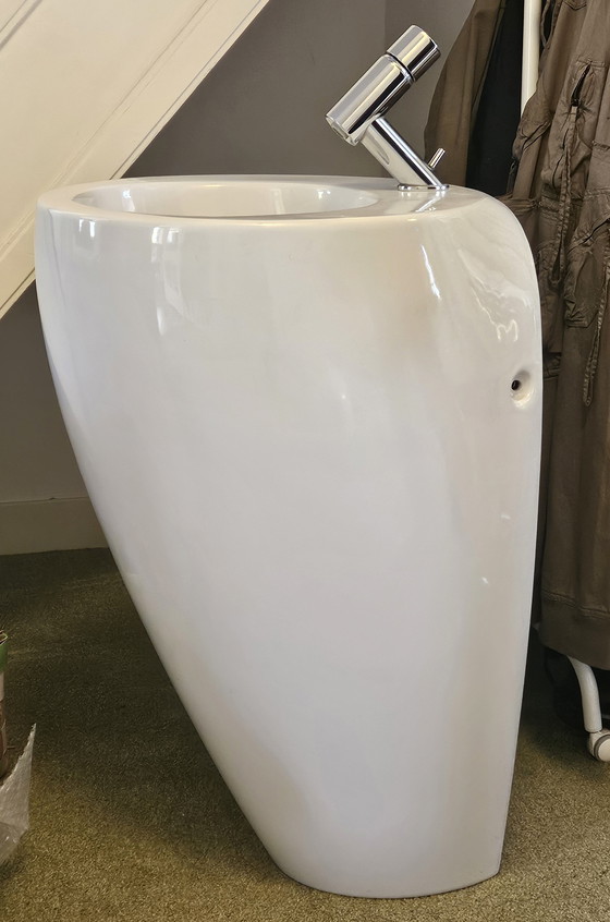 Image 1 of Bellissimo lavabo di design Alessi con rubinetto originale Alessi.