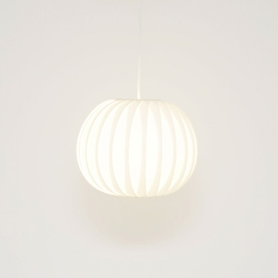 Image 1 of Lampada Menuett bianca di L. Schioler, Danimarca 1972
