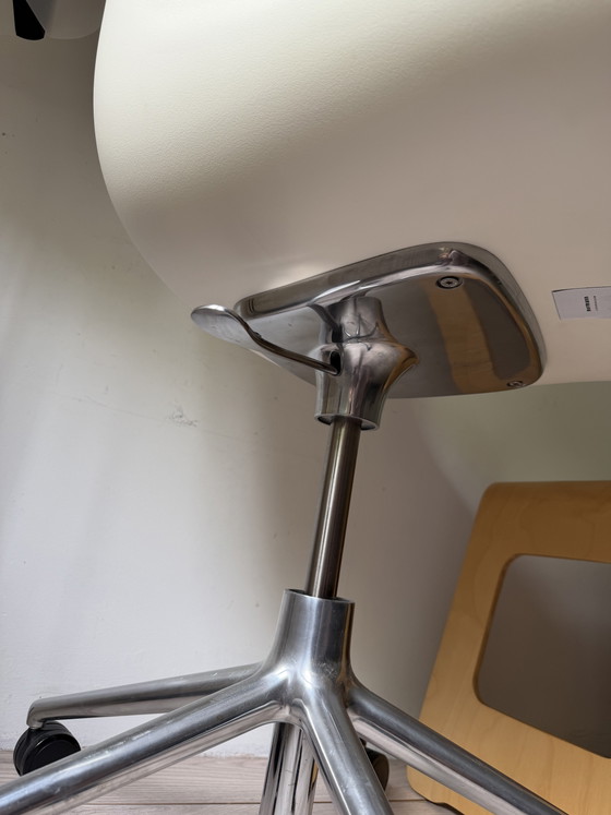 Image 1 of Normann Copenhagen Hyg draaistoel wit