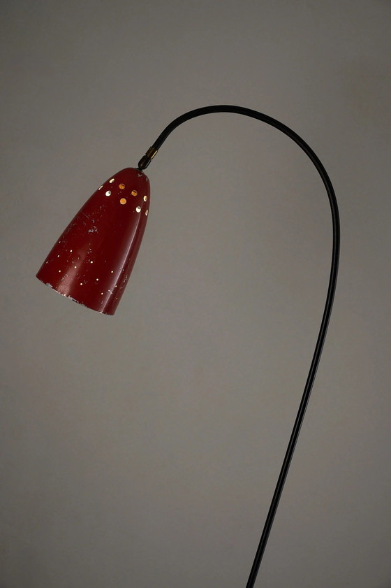 Lampadaire 'Grasshopper', Pays-Bas, années 1950, Aluminium, Fer, Rouge, Mid Century Modern (photo 2 sur 12)