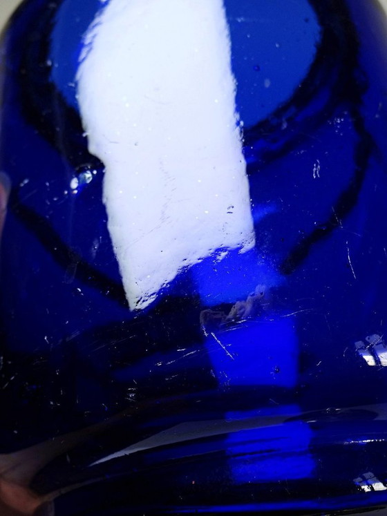 Image 1 of Tarro antiguo para galletas o dulces, de cristal azul cobalto y metal plateado, principios del siglo XX.