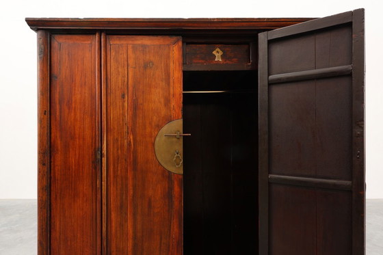 Image 1 of Großer chinesischer Hochzeits- oder Konusschrank aus Holz aus der Qing-Dynastie, 19. Jahrhundert