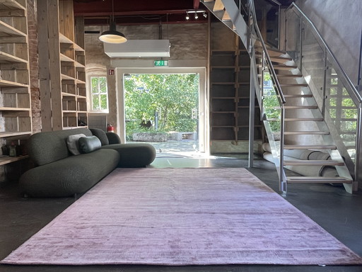 Leolux Patna Burgundy carpet